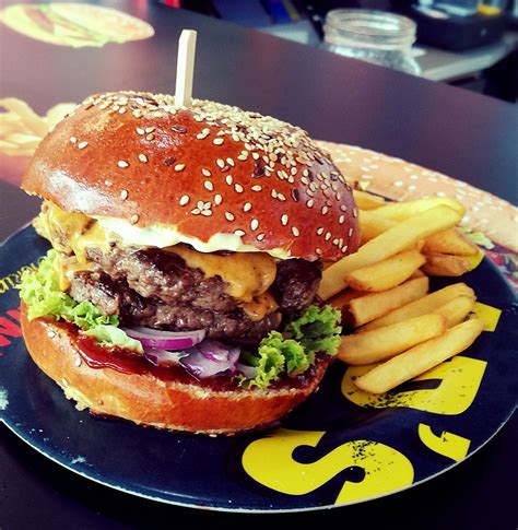 Loco burger - Max: Min: 1. Step: 1. ks. Vložiť do košíka. Firemný Loco obed – #2. Objednaj minimálne 5 firemných Loco obedov a dostaneš zľavu 10% *. * zľava bude automaticky aplikovaná v košíku pri objednávke 5 a viac ks. 6.90€. 